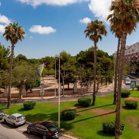 Apartamentos Villa Madrid 또레비에하 외부 사진