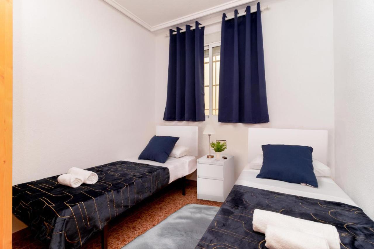 Apartamentos Villa Madrid 또레비에하 외부 사진