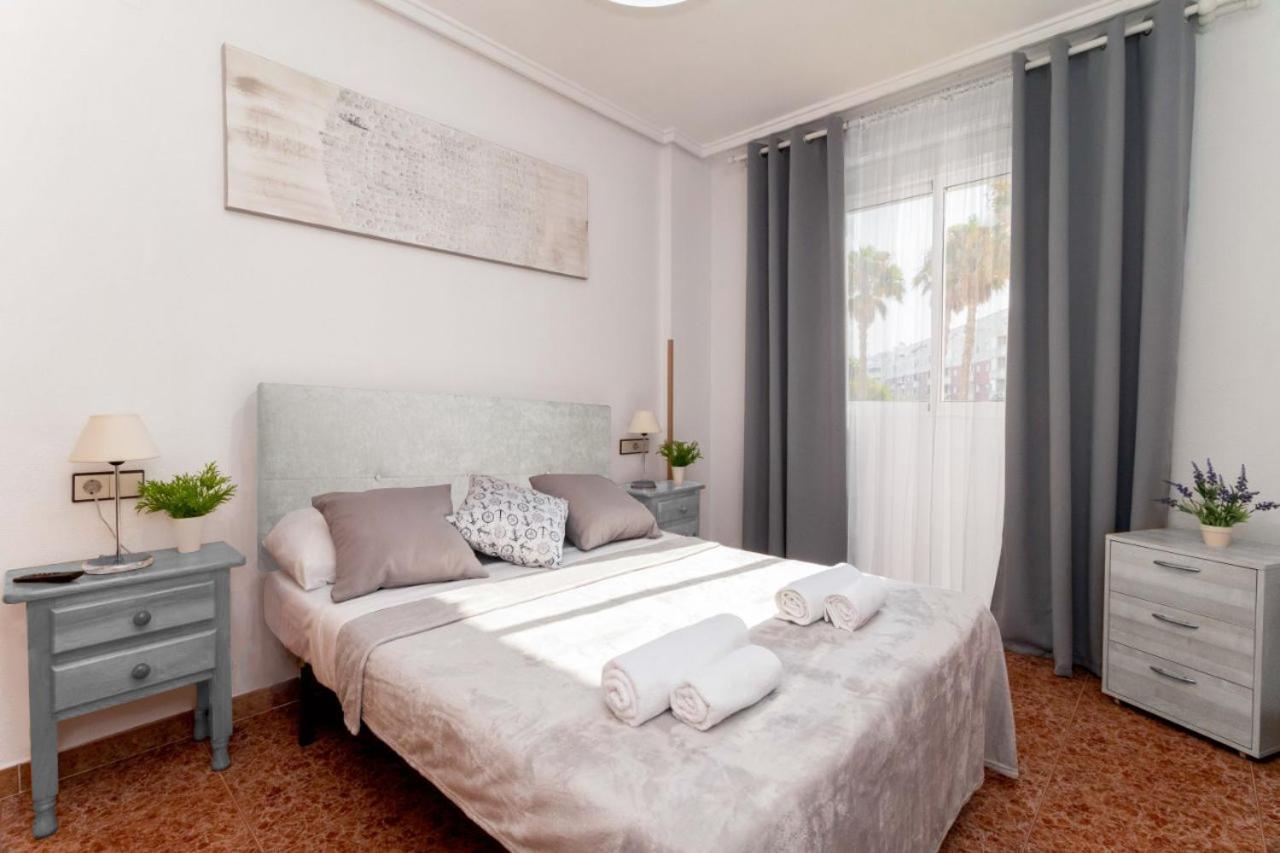 Apartamentos Villa Madrid 또레비에하 외부 사진