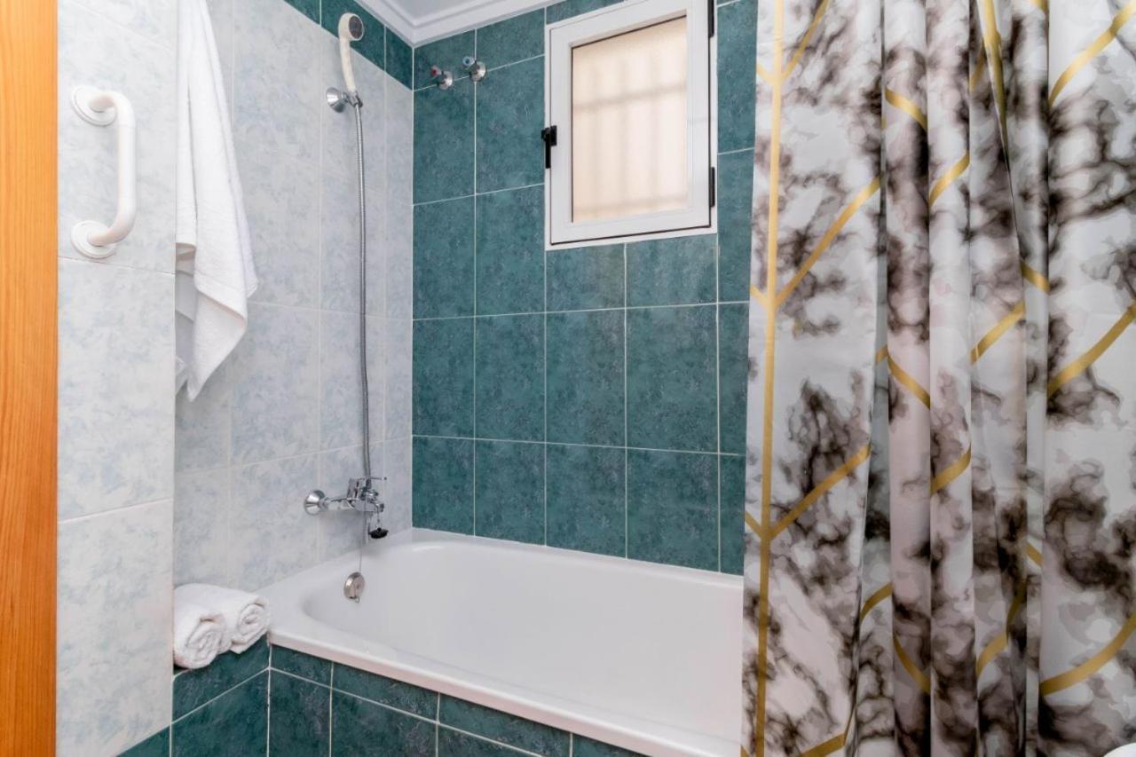 Apartamentos Villa Madrid 또레비에하 외부 사진
