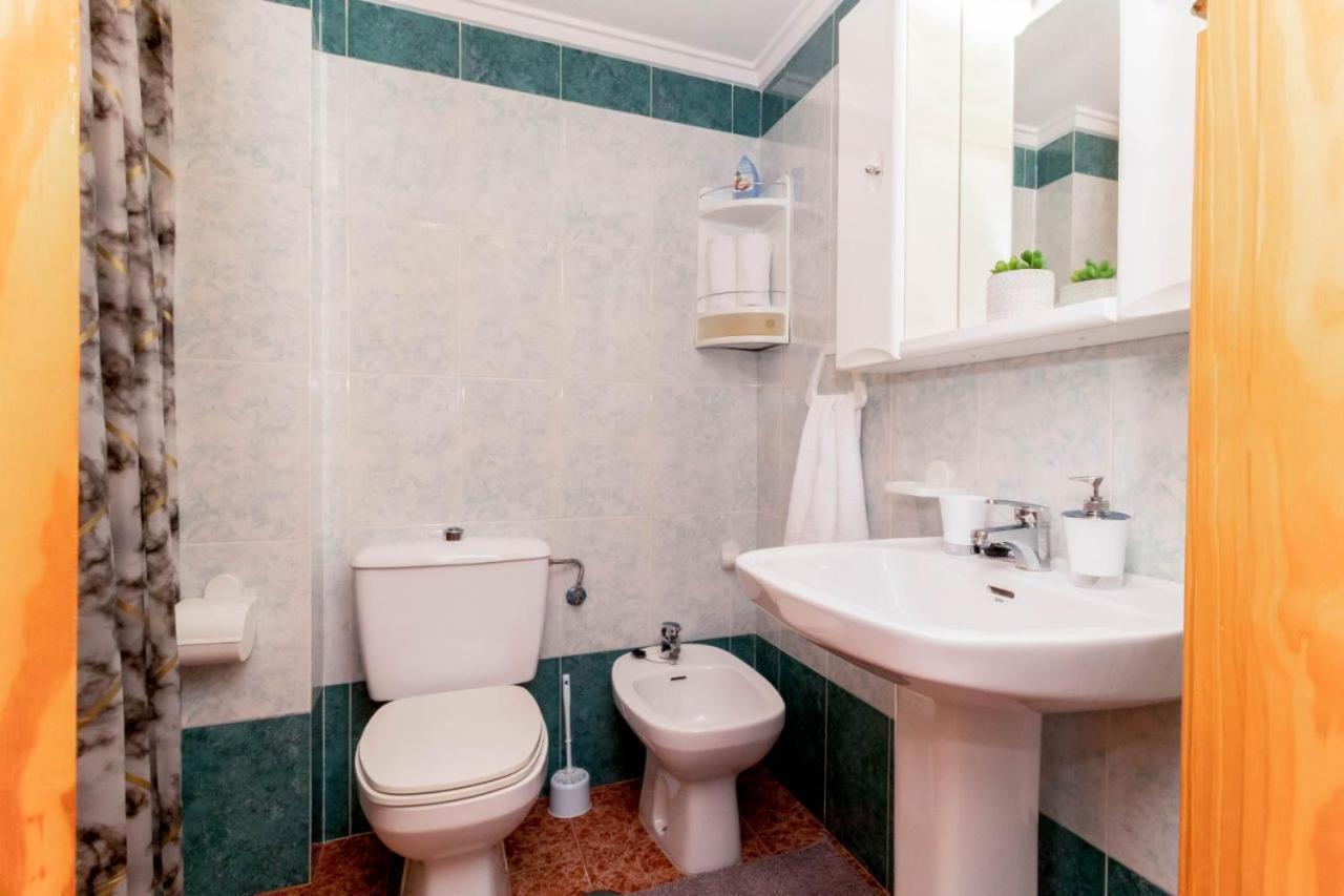 Apartamentos Villa Madrid 또레비에하 외부 사진