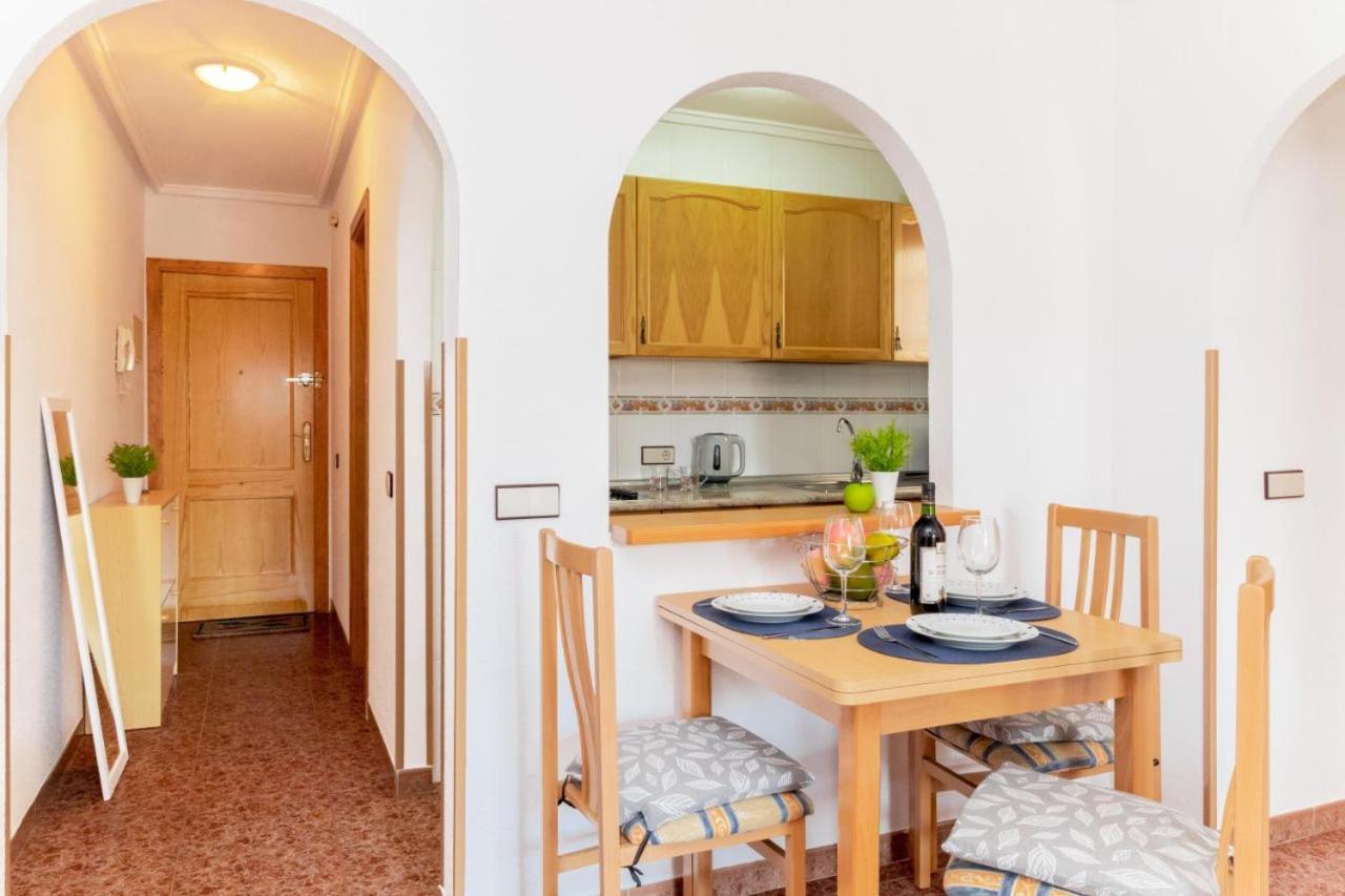 Apartamentos Villa Madrid 또레비에하 외부 사진