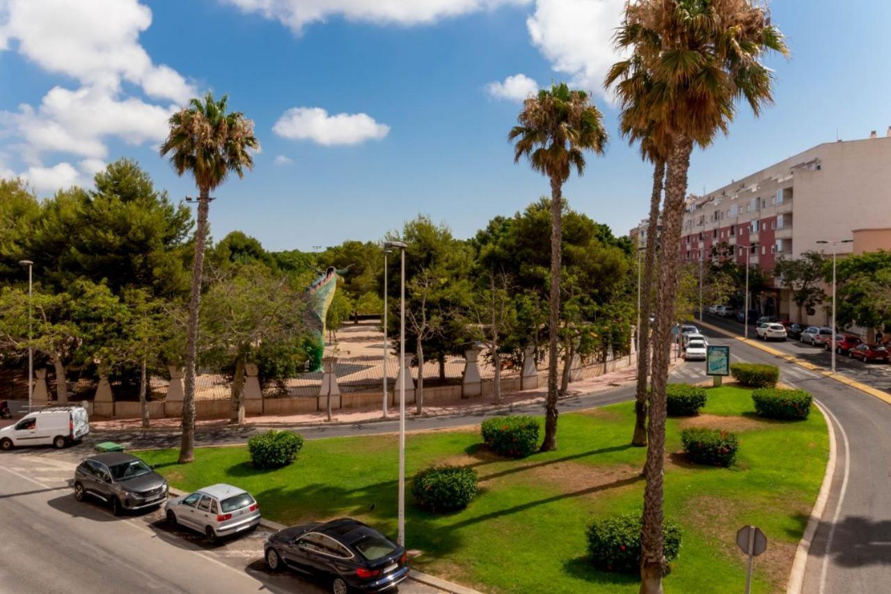 Apartamentos Villa Madrid 또레비에하 외부 사진