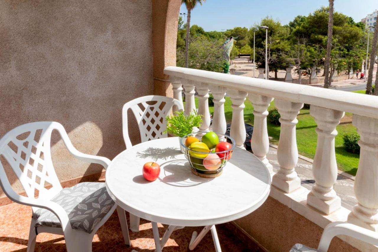 Apartamentos Villa Madrid 또레비에하 외부 사진
