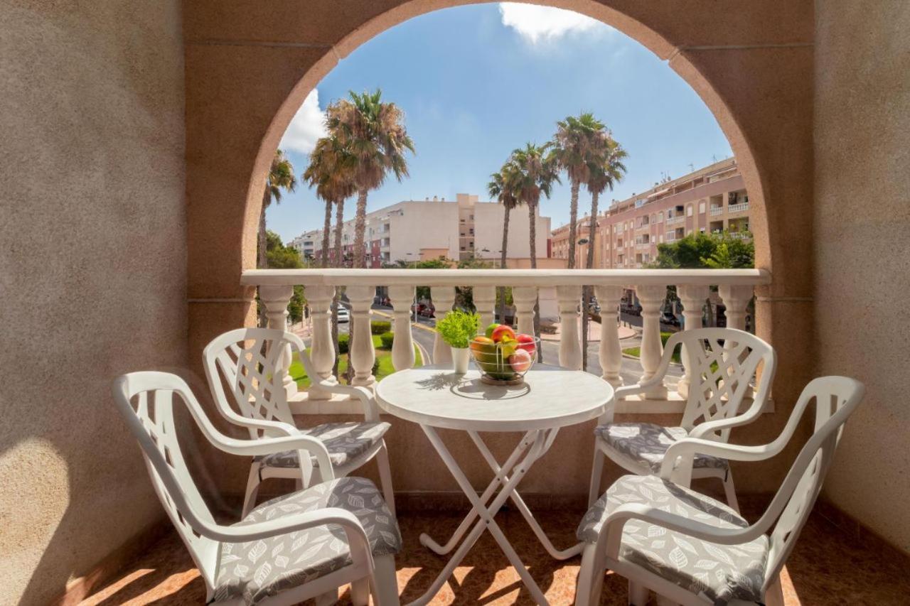 Apartamentos Villa Madrid 또레비에하 외부 사진